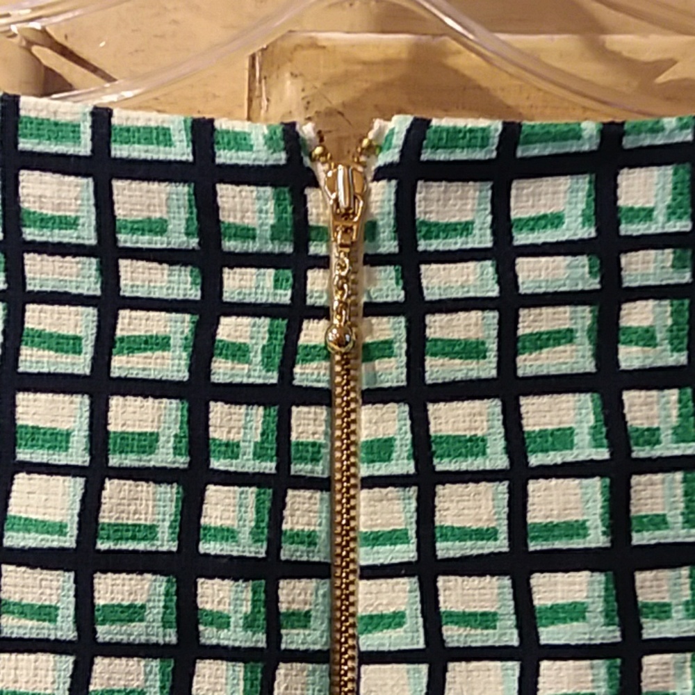 Sleeveless White and Green Grid-Print Sheath Dress - Picture 4 of 6